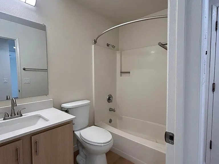 3624 Phinney Ave N — Photo 8