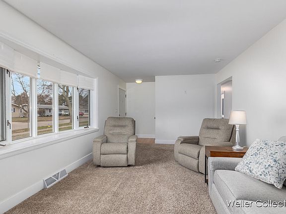 3rd image of 1625 Grant Ave