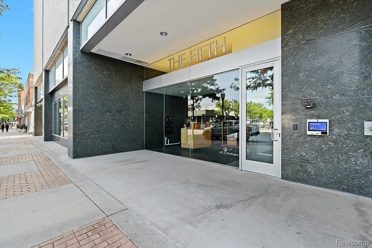 1 bed, 1.5 bath, 1004 sqft, $3,400 — Photo 3