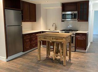 20 Round Tree Dr, Melville, NY 11747