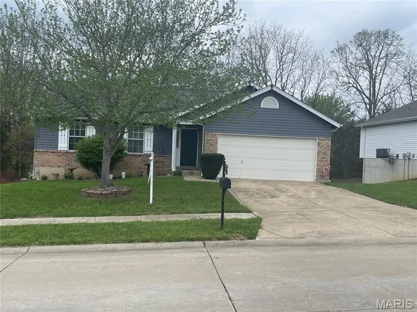 2038 Peine Forest Dr, Wentzville, MO 63385