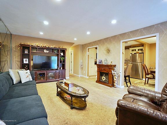 4th image of 133 Stroud Ave