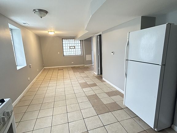 3rd image of 9209 S Woodlawn Ave #1