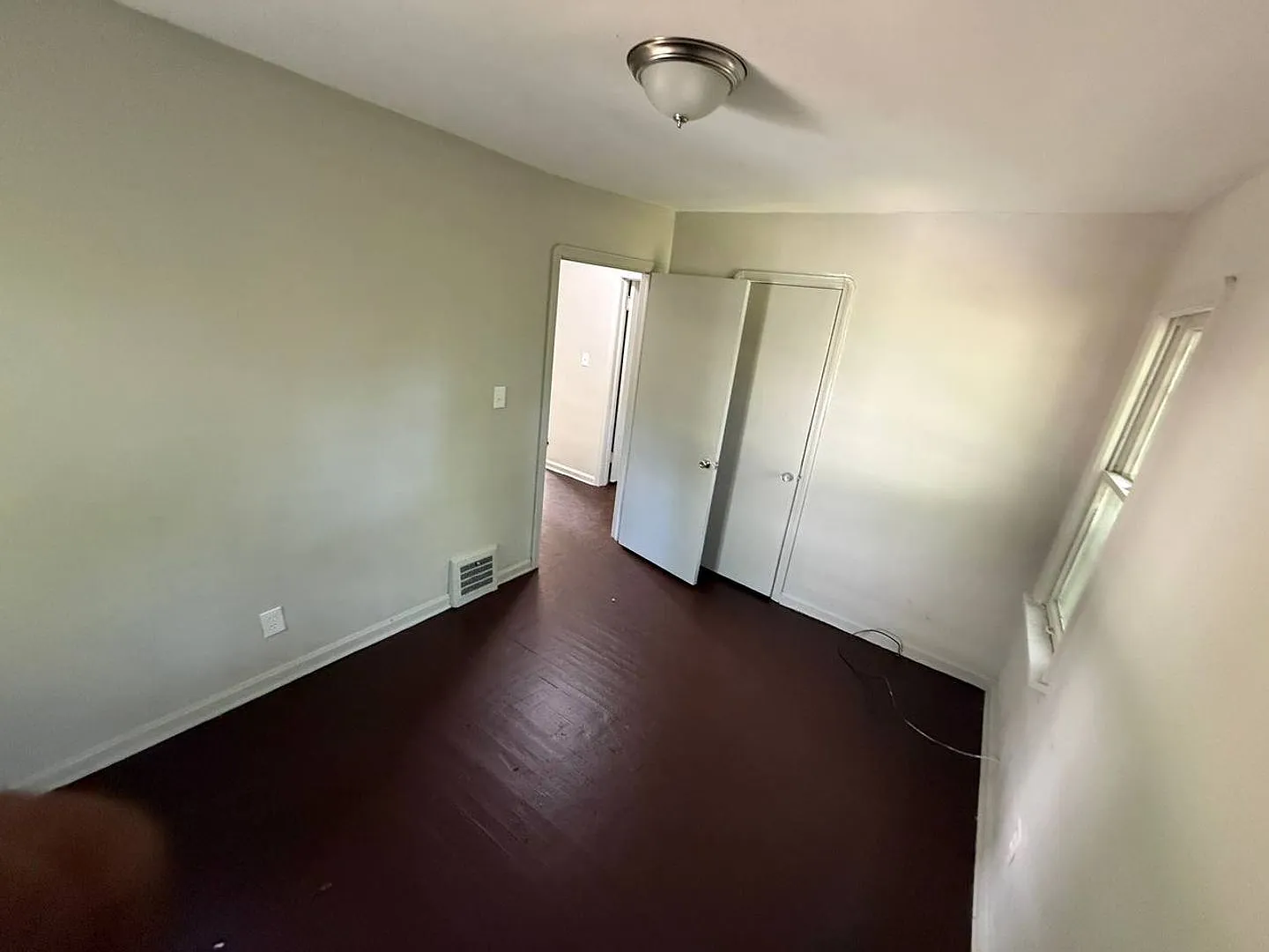 3-Bedroom Cozy Colonial House — Photo 4