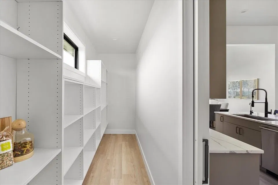 3 bed, 2.5 bath, 2533 sqft, $3,000 — Photo 4