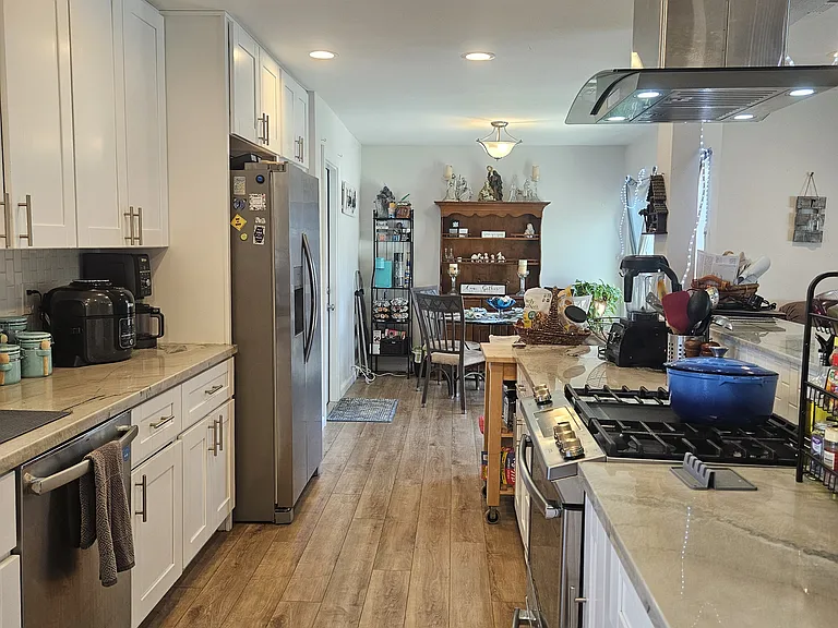 1775 Ionian St — Photo 6