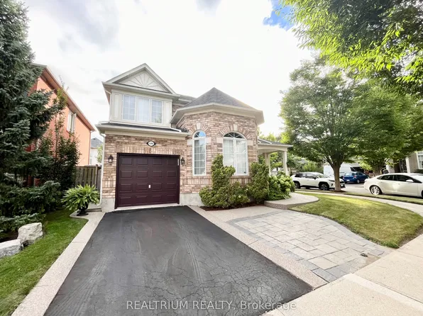 1392 Hill St, Milton, ON L9T 6M6