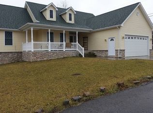 10 Zarahemla Dr, Inwood, WV 25428