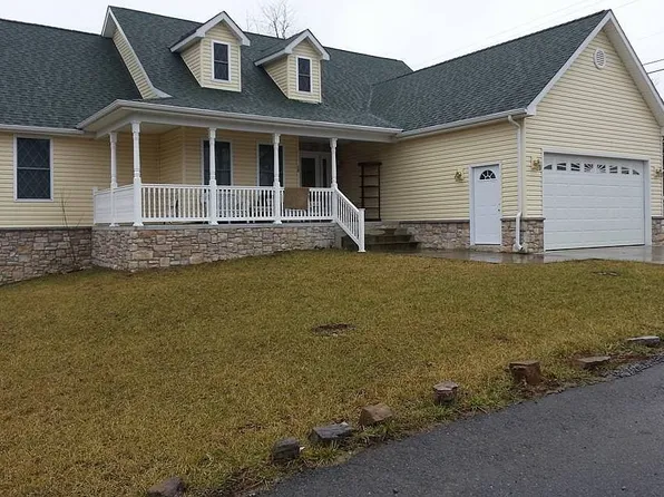 10 Zarahemla Dr, Inwood, WV 25428