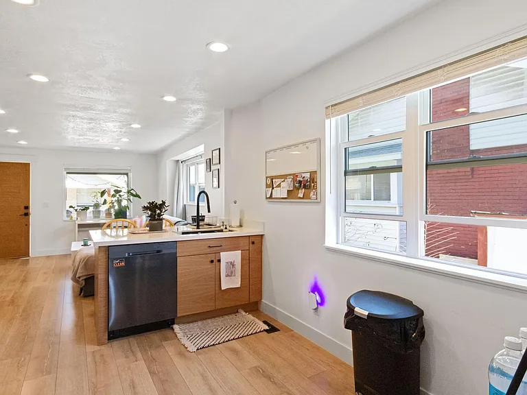 366 E Logan Ave — Photo 6