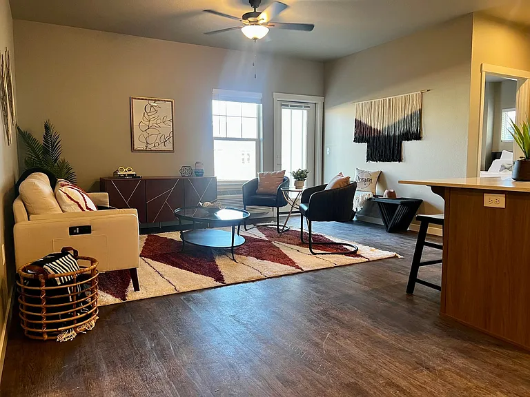 Eagle Pointe Apartments- Resort-Style Living in Albany — Photo 11