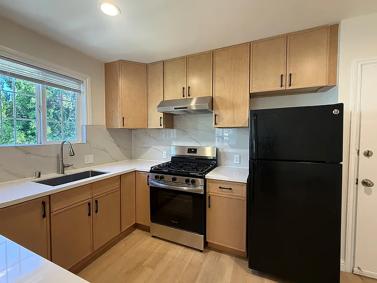 1540 Jasmine St — Photo 3