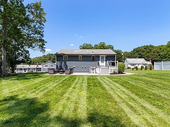 3rd image of 43 Newport Dr