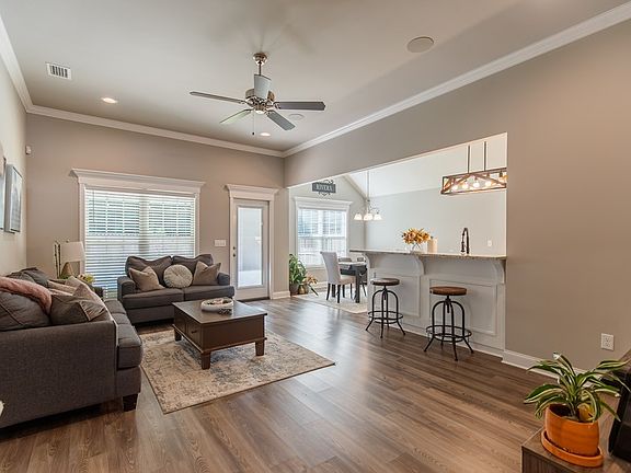 2nd image of 3812 Zaun Cir