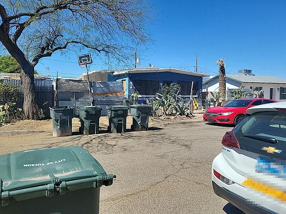 3rd image of 915 N Alder Ave