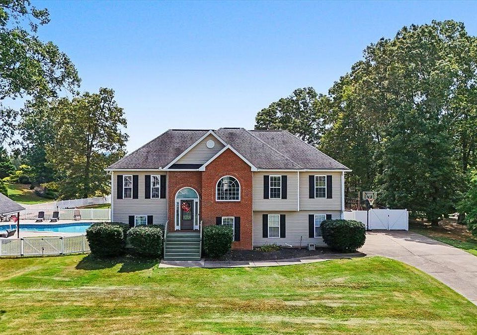 1st image of 36 Valley Edge Dr