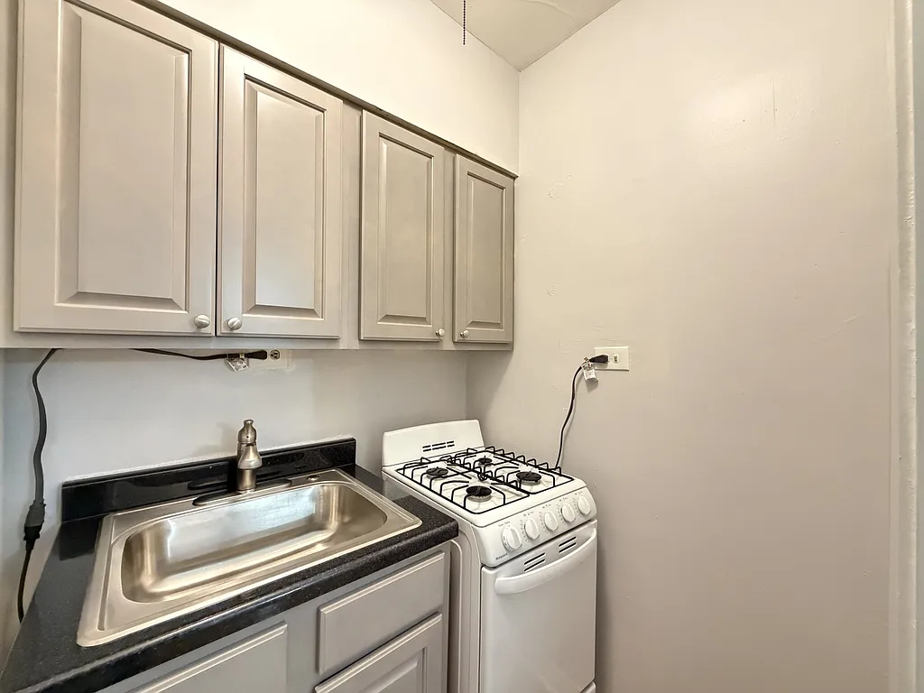 3644 N Albany Ave — Photo 4