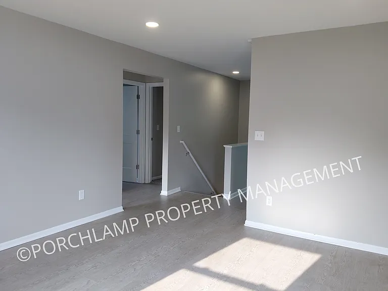 4546 Sarafield St NE — Photo 6