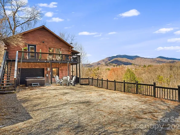 1414 Beaverdam St, Canton, NC 28716