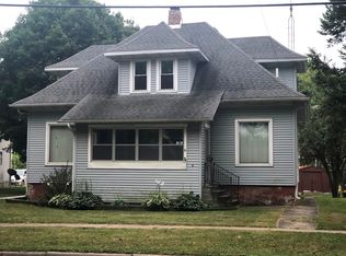 306 E Main St, Genoa, IL 60135