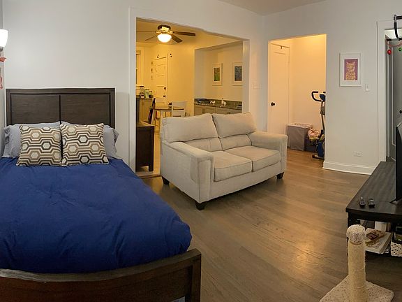 3rd image of 1064 W Thorndale Ave #3Q