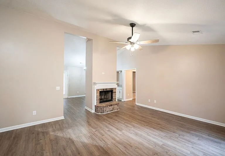 428 Floyd Cir — Photo 6