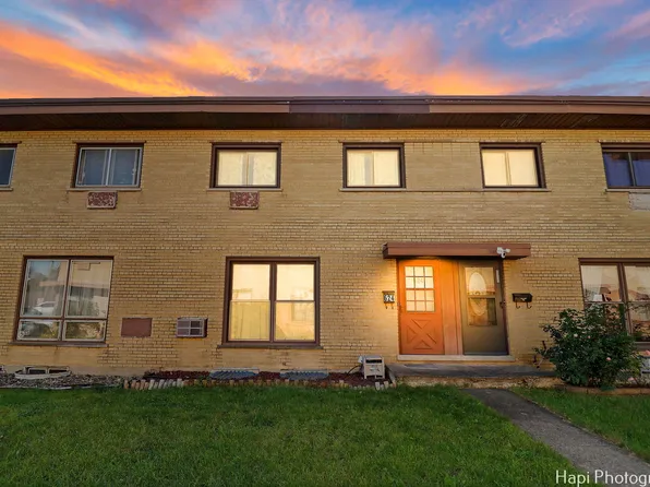 624 Maple Ct #2B, Mount Prospect, IL 60056