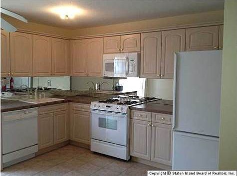 2nd image of 22 Crossfield Ave