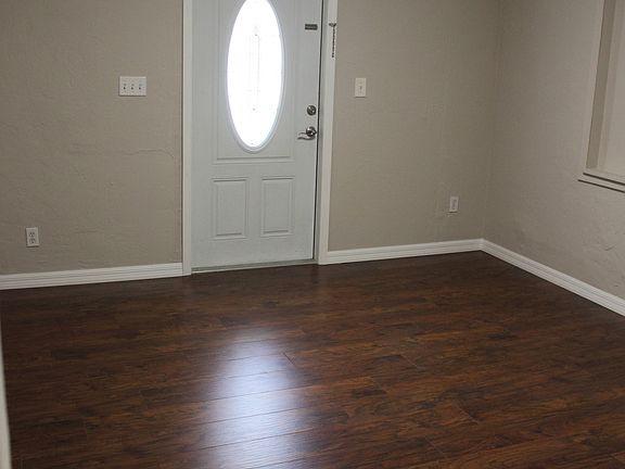 Front entrance room 