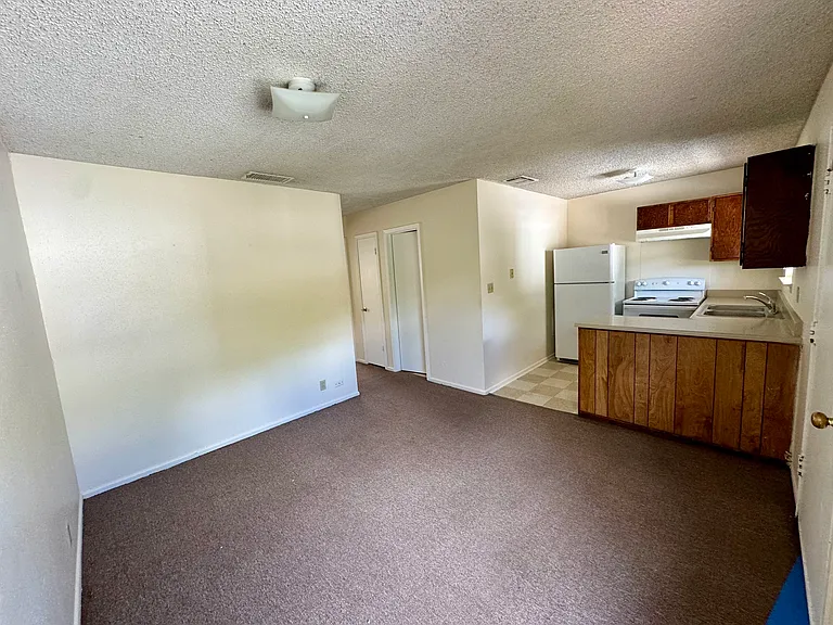 1523 Quintana Rd #18 — Photo 2
