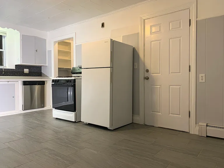 585 Broadway #1 — Photo 1