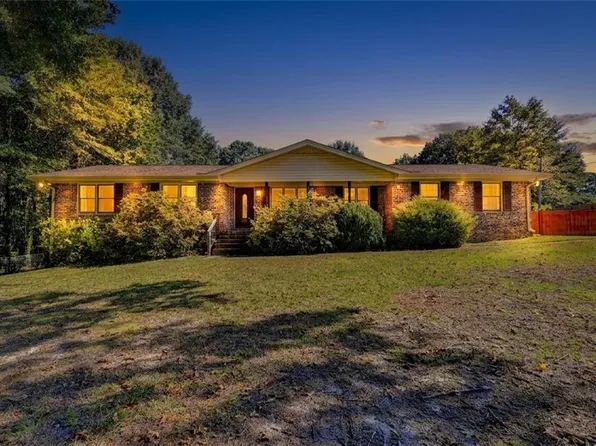 2926 Elizabeth Ln, Snellville, GA 30078