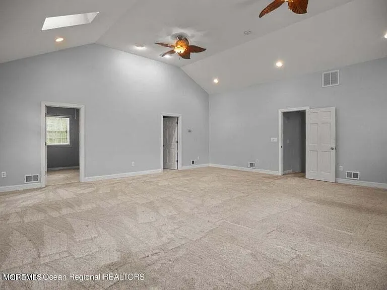 46 Walter Dr — Photo 10