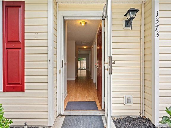 3rd image of 1373 Pinnacle Ln