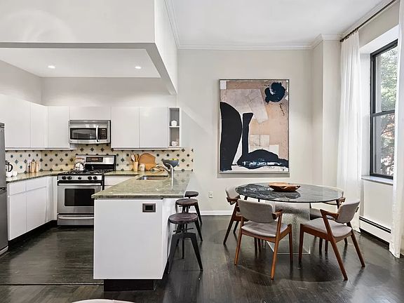 4th image of 322 W 22nd St APT 5