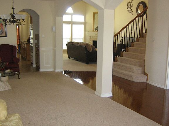 3rd image of 921 Greenfield Ct