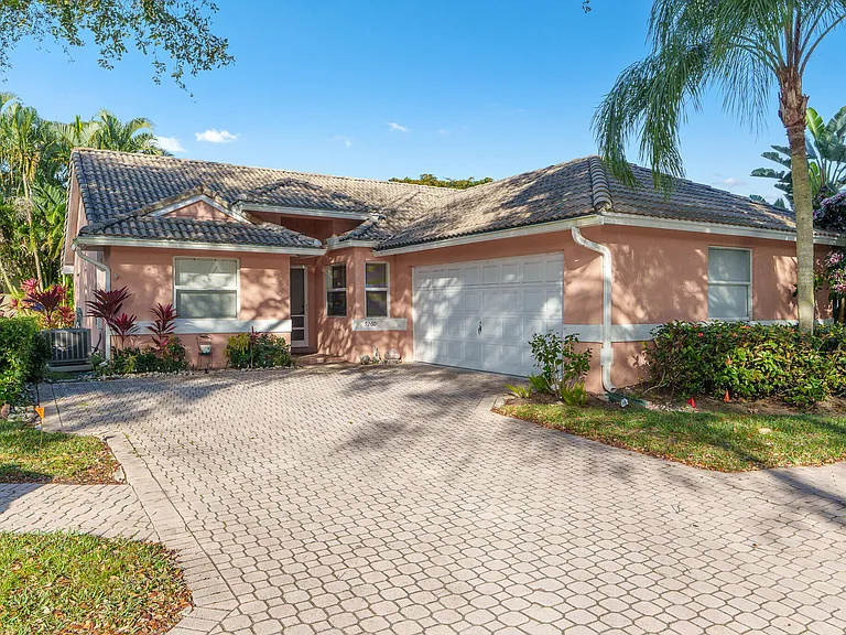 5260 Grande Palm Cir — Photo 3