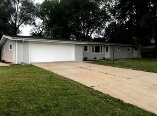 17W424 Butterfield Rd, Oakbrook Terrace, IL 60181