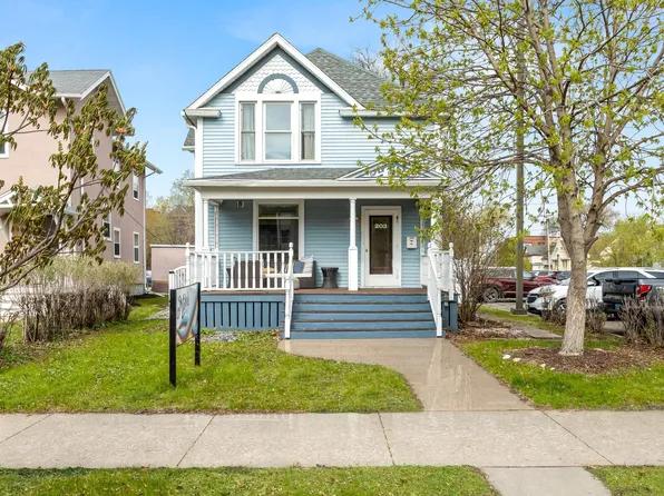 203 8th St S, Fargo, ND 58103
