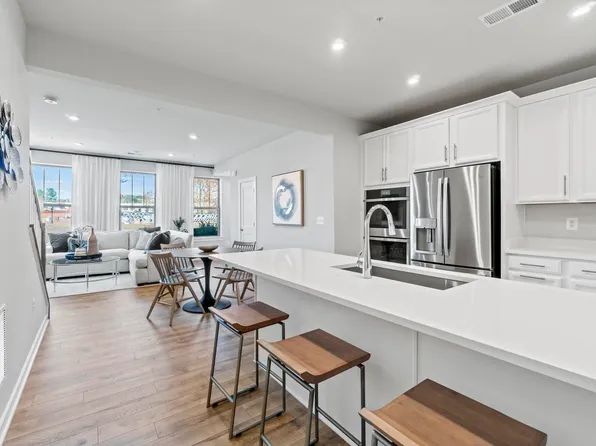 600 Hedrick Ridge Rd Unit 104, Cary, NC 27519