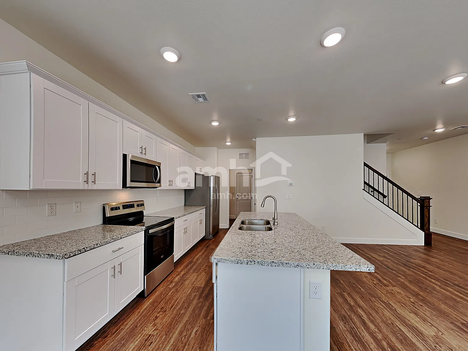 3 bed, 2.5 bath, 1807 sqft, $2,330 — Photo 4