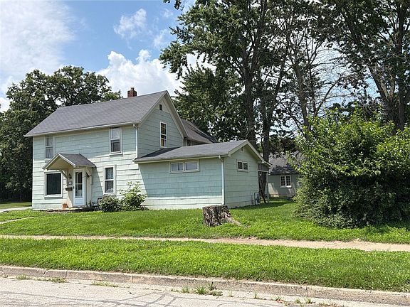 3rd image of 750 Maple St