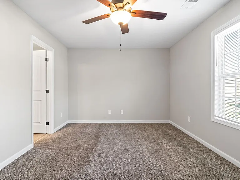 Smithson Ln - 235 (x8) — Photo 15