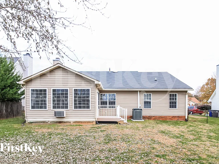 2055 Ardmore Village Ln — Photo 18