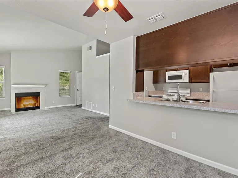 Heather Downs Apartments — Photo 27