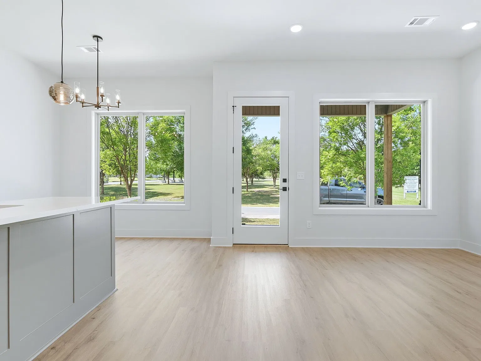 3 bed, 2.5 bath, 1400 sqft, $1,950 — Photo 2