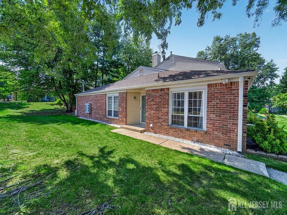 1st image of 320 Knight Ct