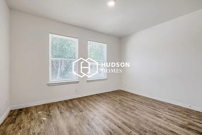 1137 Spruce St — Photo 9