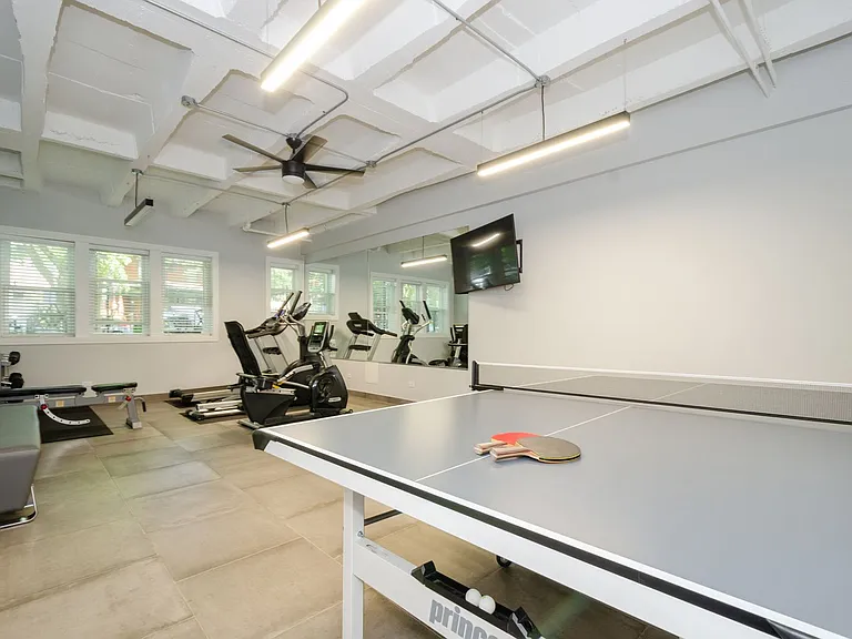 The 1521 Sherwin — Photo 13