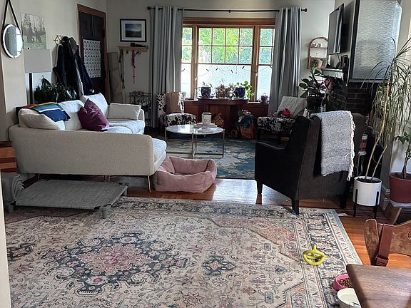 5th image of 605 W Ferry St